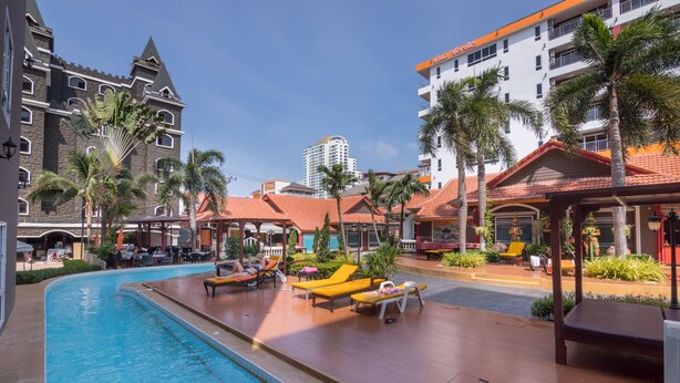 Outdoor pool - New Nordic Hotel Pattaya (Pattaya)
