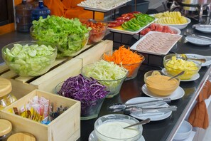 Petit déjeuner servi tous les jours en supplément