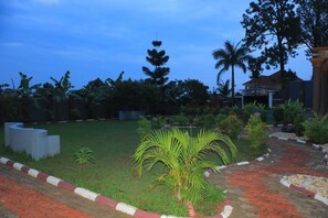Property grounds - Mutundwe Villa (Kampala)
