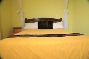 1 غرفة نوم ومساحة عمل للكمبيوتر المحمول وواي فاي مجانًا وملاءات أسرّة