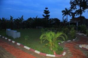 Exterior - Mutundwe Villa (Kampala)