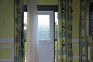 Interior entrance - Mutundwe Villa (Kampala)