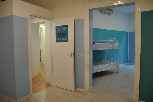 Soundproofing, free WiFi, bed sheets