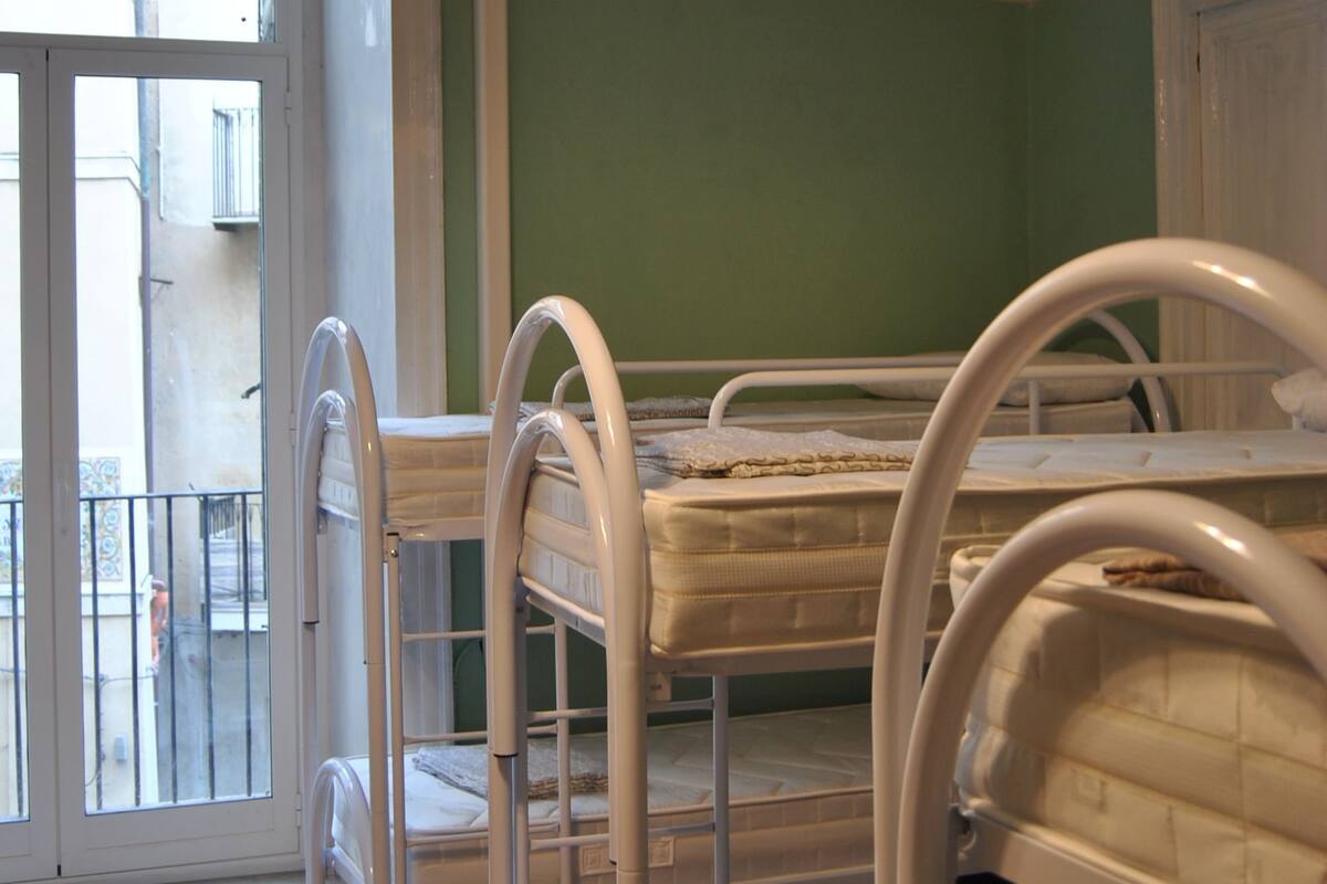 Soundproofing, free WiFi, bed sheets