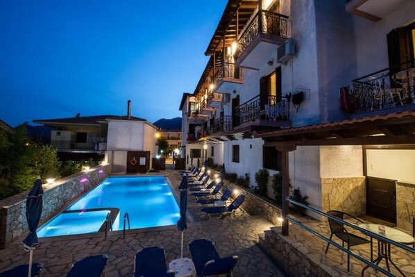 Courtyard - Hotel Nostos (Lefkada)
