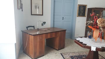 Quầy tiếp tân