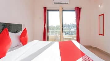 ستائر تعتيم وتجهيزات عازلة للصوت وواي فاي مجانًا وملاءات أسرّة