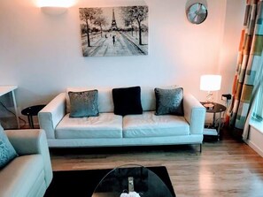 Luxury Apartment, 1 Bedroom | Living area | 32-inch flat-screen TV with digital channels, TV, Netflix - Marco Island- One bedroom City Centre Apartment (Nottingham)