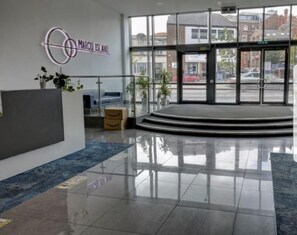 Reception - Marco Island - 2 bedroom Spacious City Centre Apartment (Nottingham)