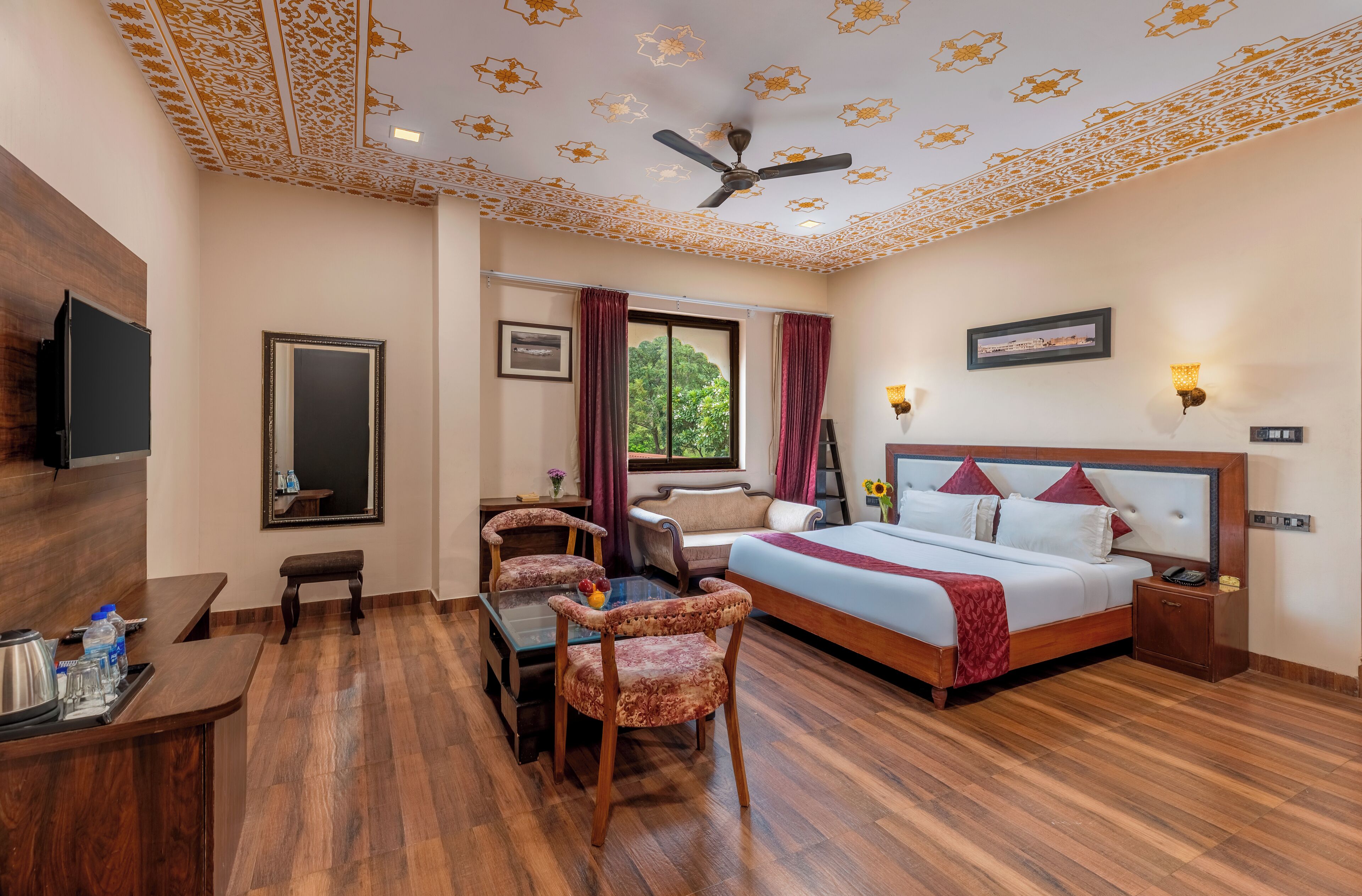 Executive Room | In-room safe, desk, blackout drapes, iron/ironing board