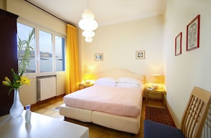Familie appartement | 1 slaapkamer, een kluis op de kamer, verduisterende gordijnen