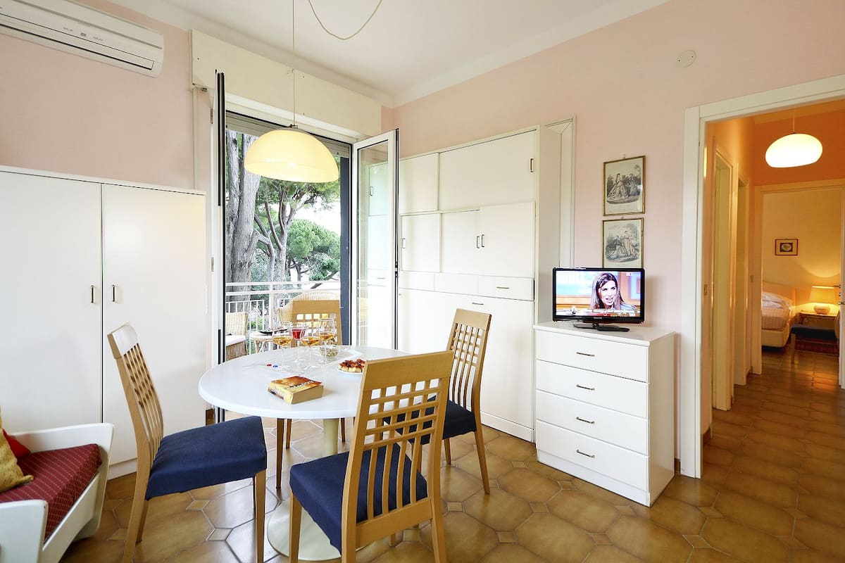 Familie appartement | Woonruimte | Een flatscreentelevisie