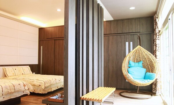 豪華四人房 | 書桌、免費無線上網