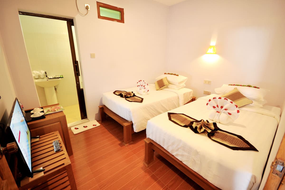 Superior Double or Twin Room | Minibar, in-room safe, desk, blackout curtains