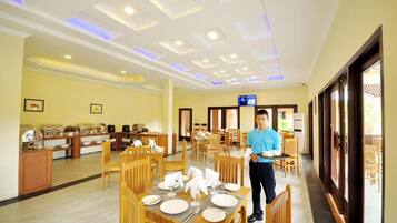 Der serveres morgenmad, frokost og aftensmad