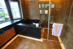 Free toiletries, hair dryer, slippers, towels - TORO Ocean Front B&B (Lyudao)