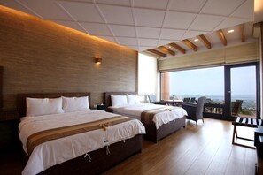 Desk, free WiFi, bed sheets - TORO Ocean Front B&B (Lyudao)