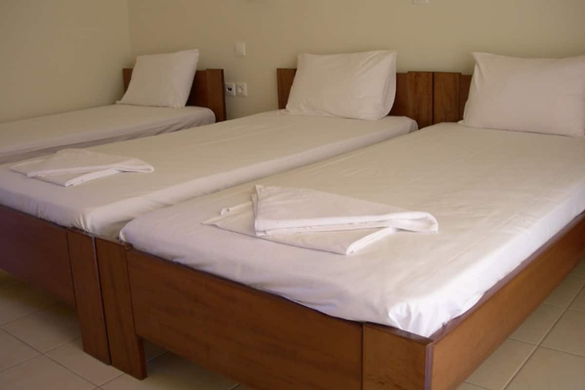 Apartment, 3 Twin Beds | 1 bedroom, individually decorated, individually furnished