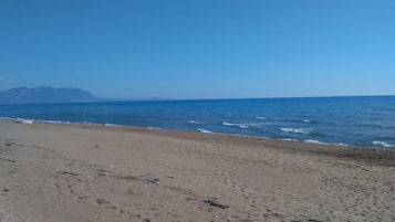 Vlak bij het strand, een strandbar