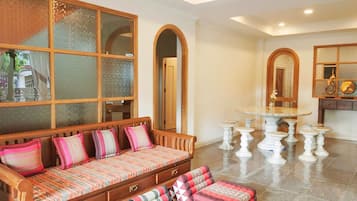 4 Bedrooms House | Living room | Smart TV