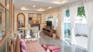 4 Bedrooms House | Oppholdsrom | Smart-TV