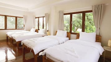 4 Bedrooms House | 4 bedrooms, desk, blackout curtains, free WiFi