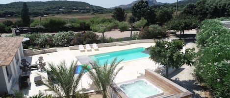 Seasonal outdoor pool, sun loungers