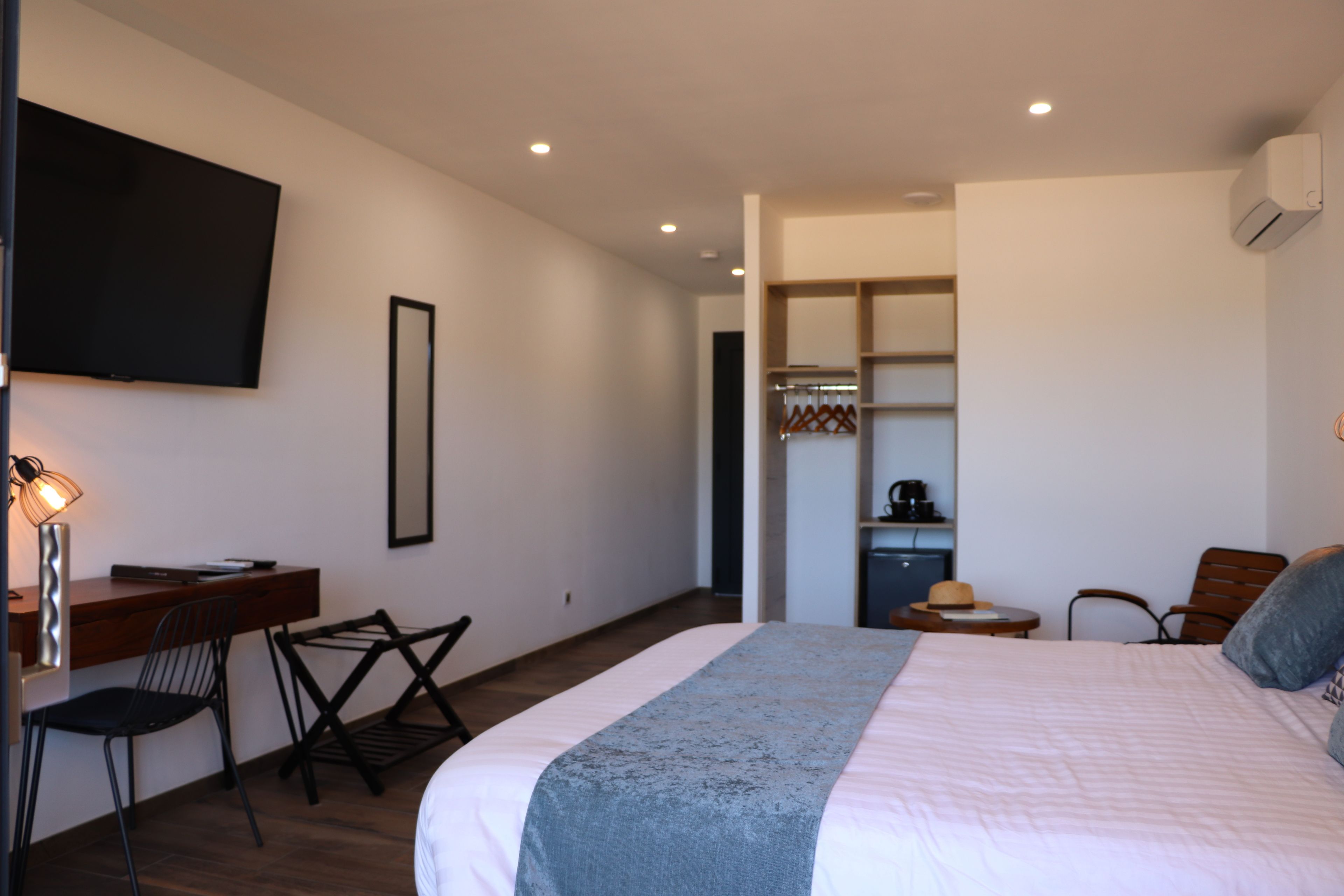 superior double room | minibar, in-room safe, individually decorated, individually furnished