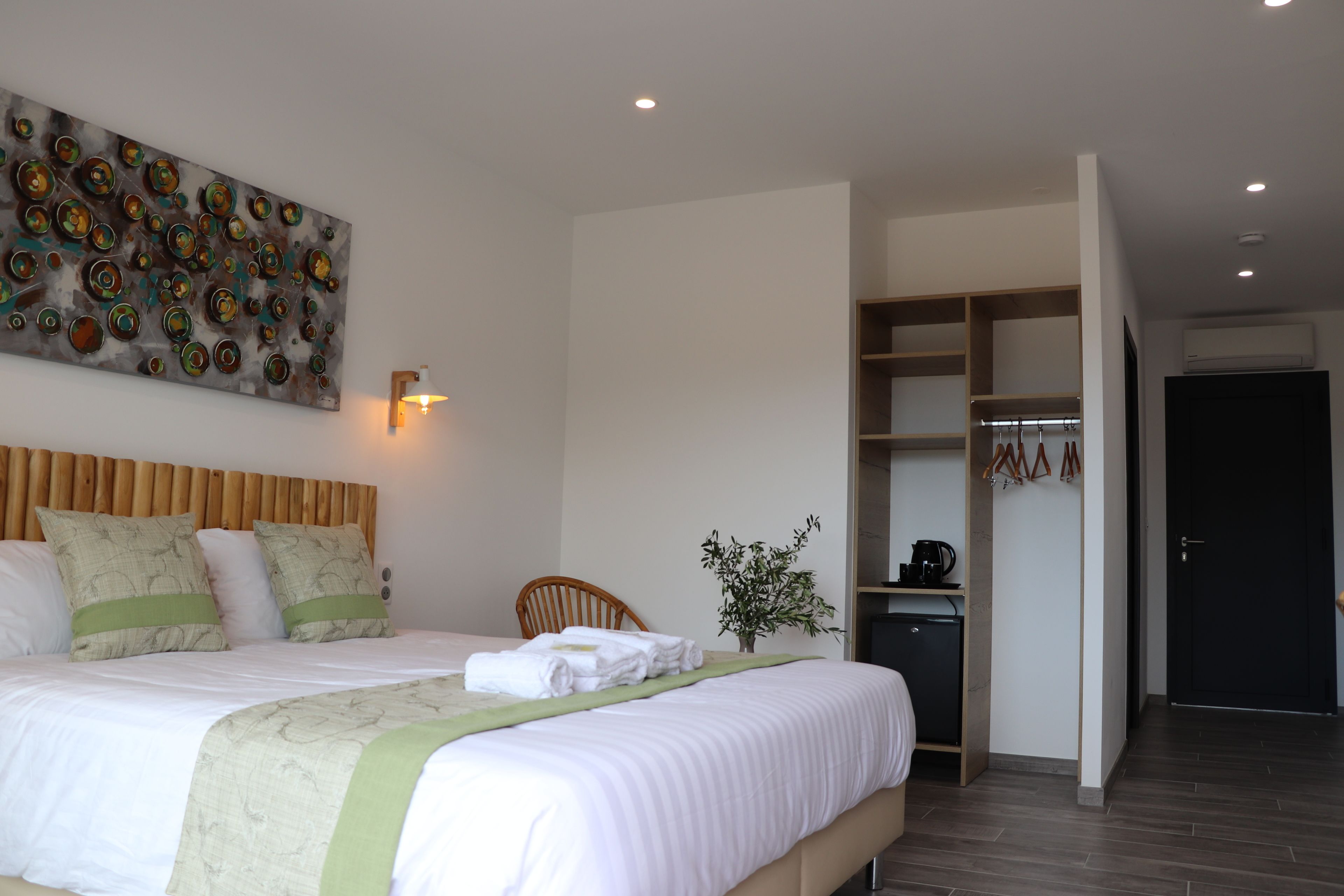 superior double room | minibar, in-room safe, individually decorated, individually furnished