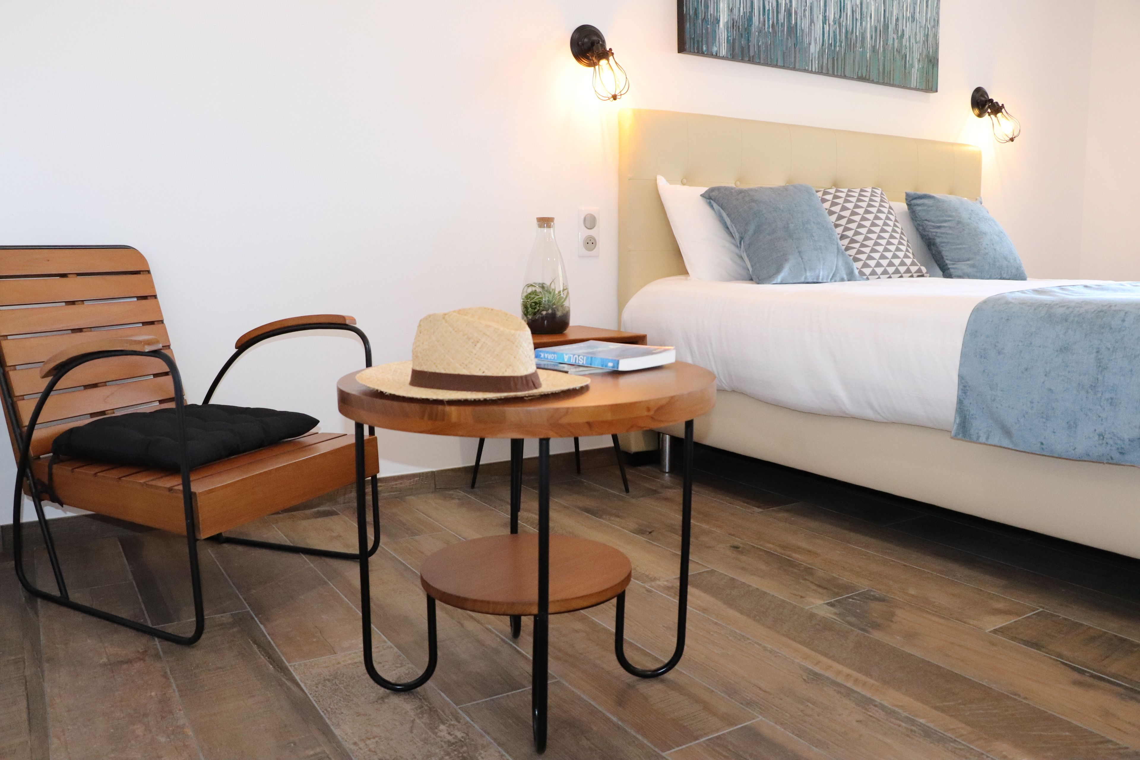 superior double room | living area | 150-cm led tv with satellite channels, tv