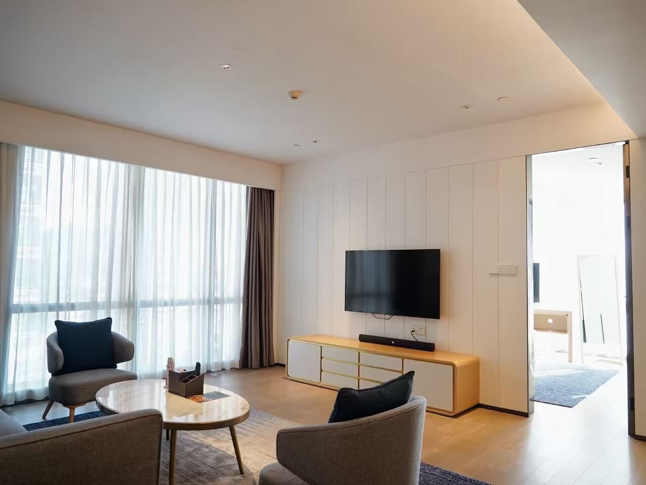 Deluxe Suite, 2 Bedrooms | Living room | Flat-screen TV