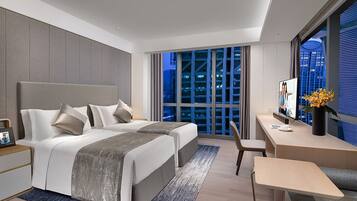 Executive Studio | Premium bedding, down comforters, memory foam beds, in-room safe