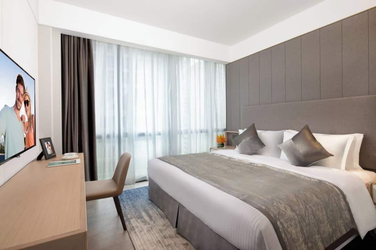 1 bedroom, premium bedding, down comforters, memory foam beds