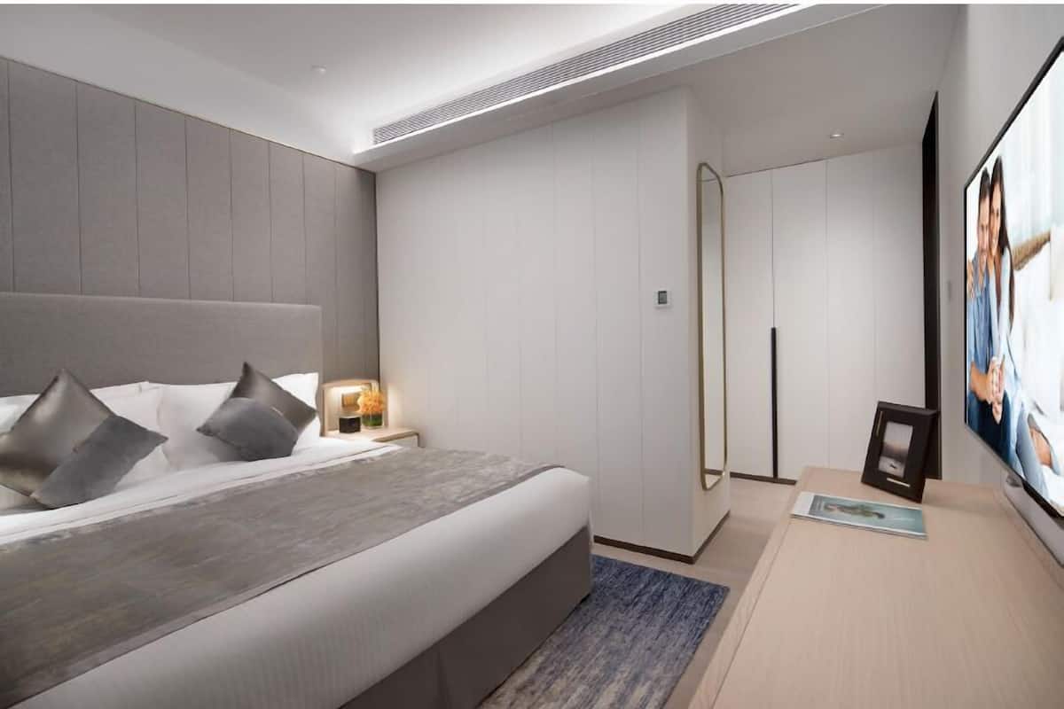 Deluxe Room, 2 Bedrooms | 1 bedroom, premium bedding, down comforters, memory foam beds