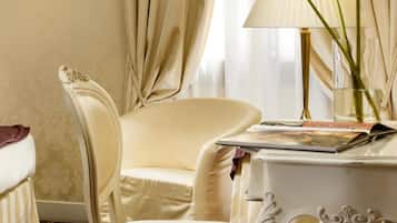 Hypo-allergenic bedding, minibar, in-room safe, desk
