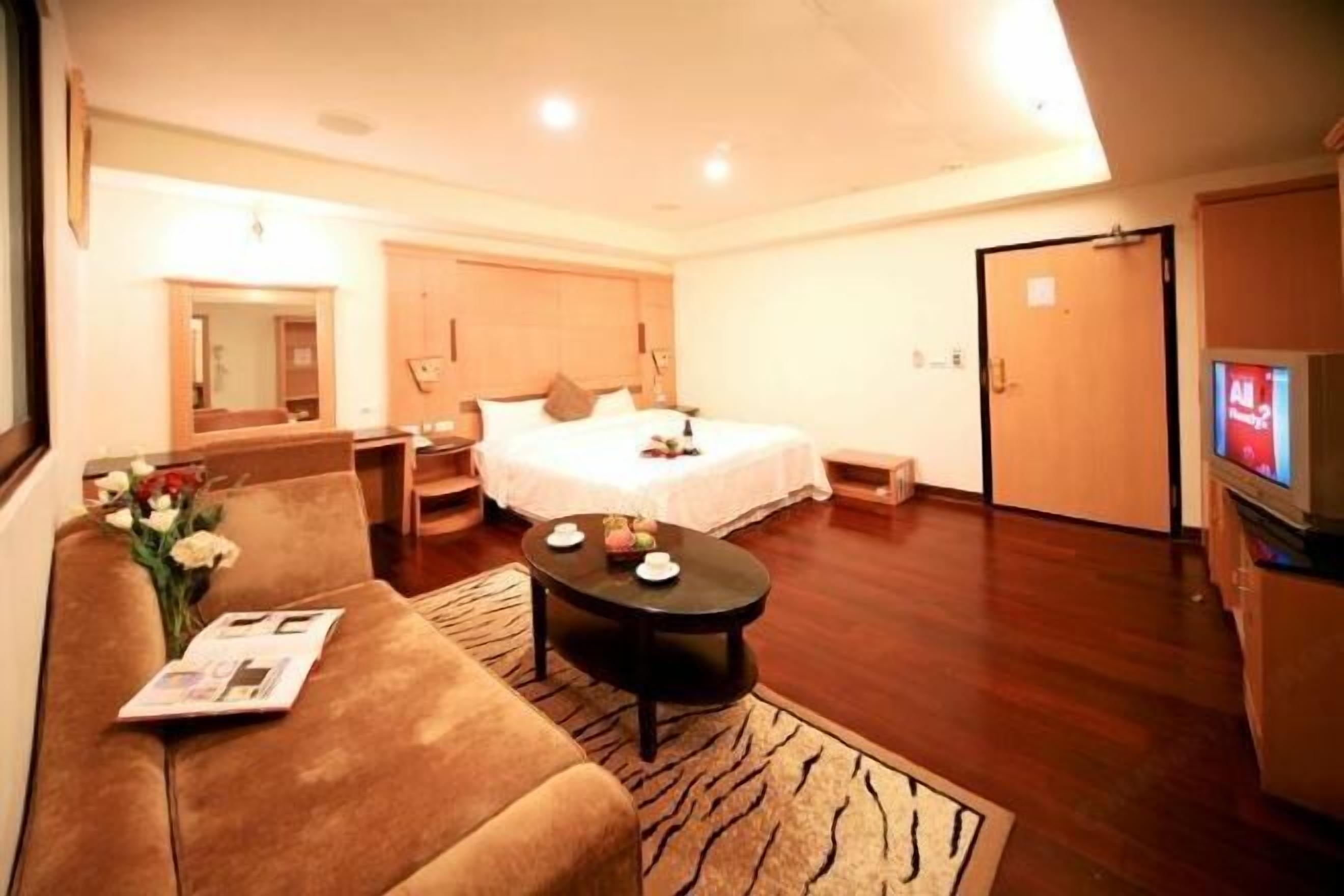 Individually decorated, individually furnished, desk, soundproofing