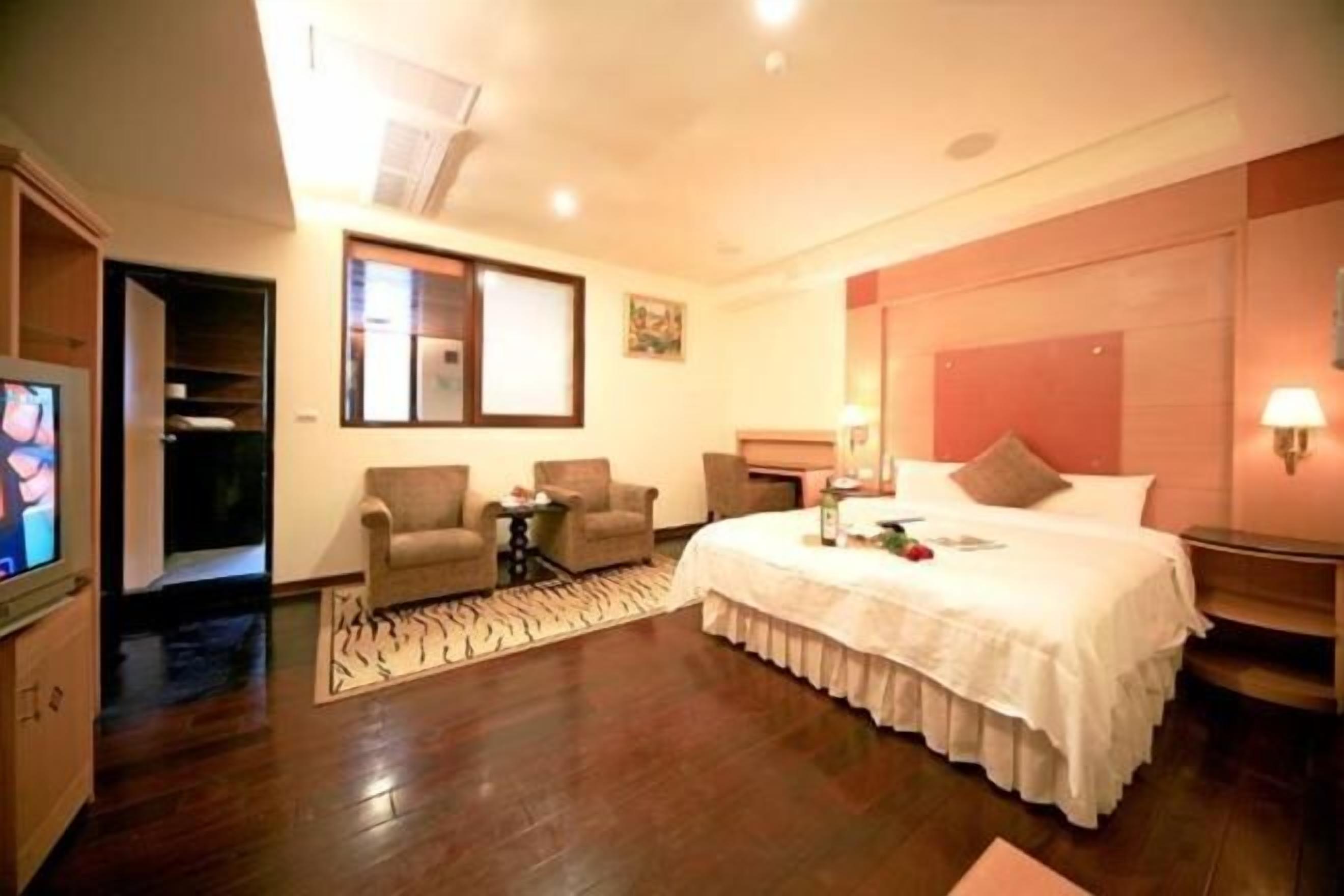 Individually decorated, individually furnished, desk, soundproofing