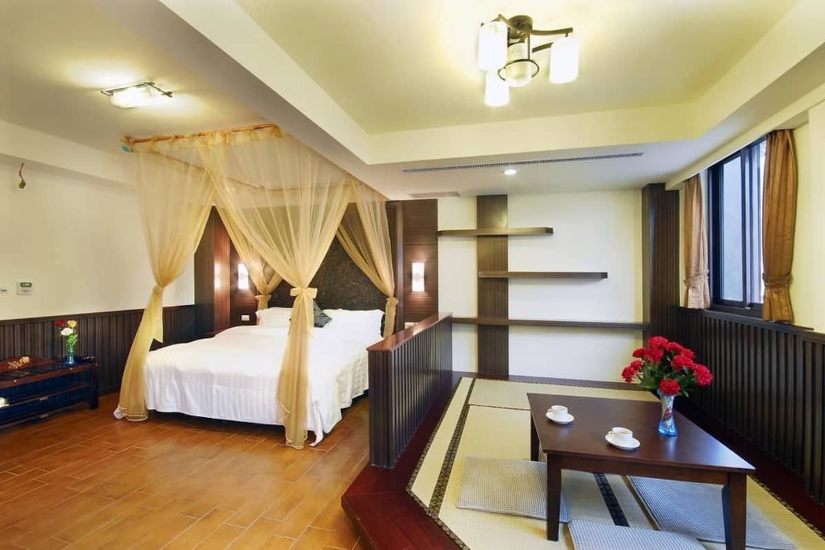 Luxury Villa (2) | Desk, soundproofing, WiFi (free), individually decorated