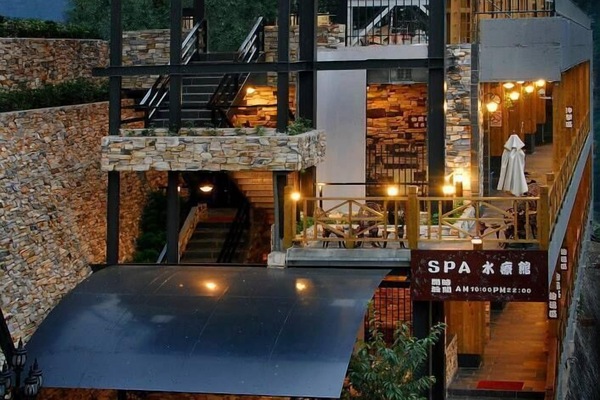 Sauna, hot tub, steam room