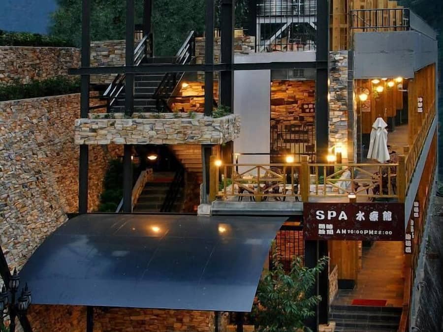 Sauna, hot tub, steam room