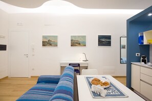 Comfort Studio | Living area | 45-inch flat-screen TV with digital channels, TV - Pisacane loft (Salerno)