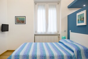 Comfort Studio | Desk, laptop workspace, soundproofing, iron/ironing board - Pisacane loft (Salerno)