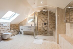 Villa, salle de bains attenante | Salle de bain