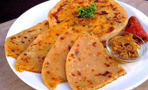 Desayuno continental (INR 200 por persona) 