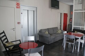 Lounge - Hostal Francisco Salinas (Burgos)