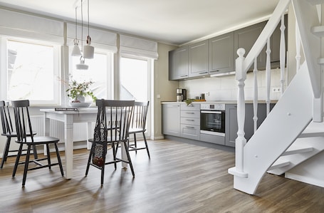 Maisonette Deluxe Apartment, Balcony (incl. 140 EUR cleaning fee) | In-room dining