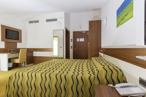 Economy Double Room | In-room safe, desk, free WiFi, bed sheets