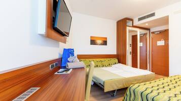 Family room (2 adults + 2 children)