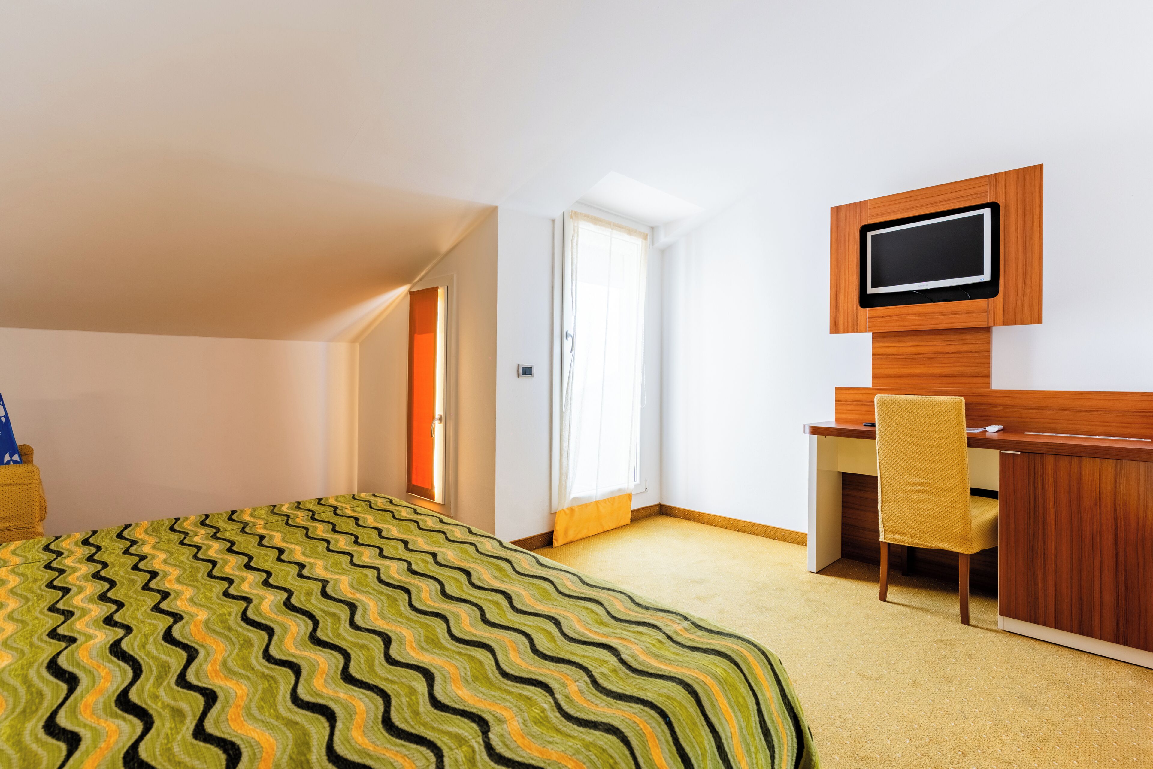 Economy-Doppelzimmer | Zimmersafe, Schreibtisch, kostenloses WLAN, Bettwäsche