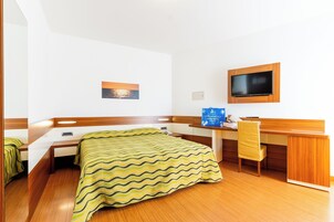Standard Triple Room, Terrace | In-room safe, desk, free WiFi, bed sheets
